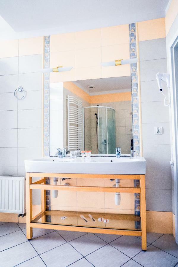 Hotel Hellada Кельце Екстер'єр фото
