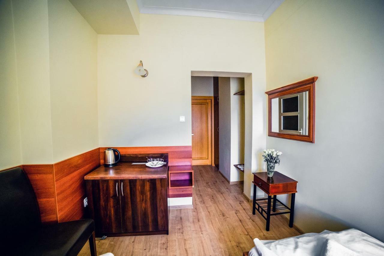 Hotel Hellada Кельце Екстер'єр фото